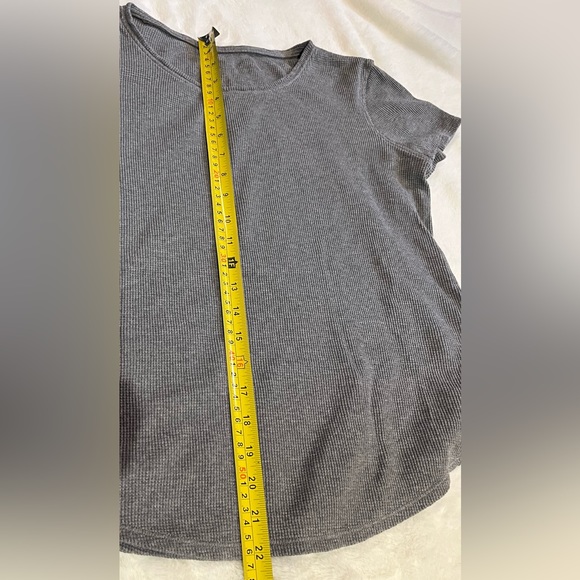 2 Lululemon women’s Love Crew III waffle Heathered Grey knit tshirts P2P 20” - Picture 4 of 9